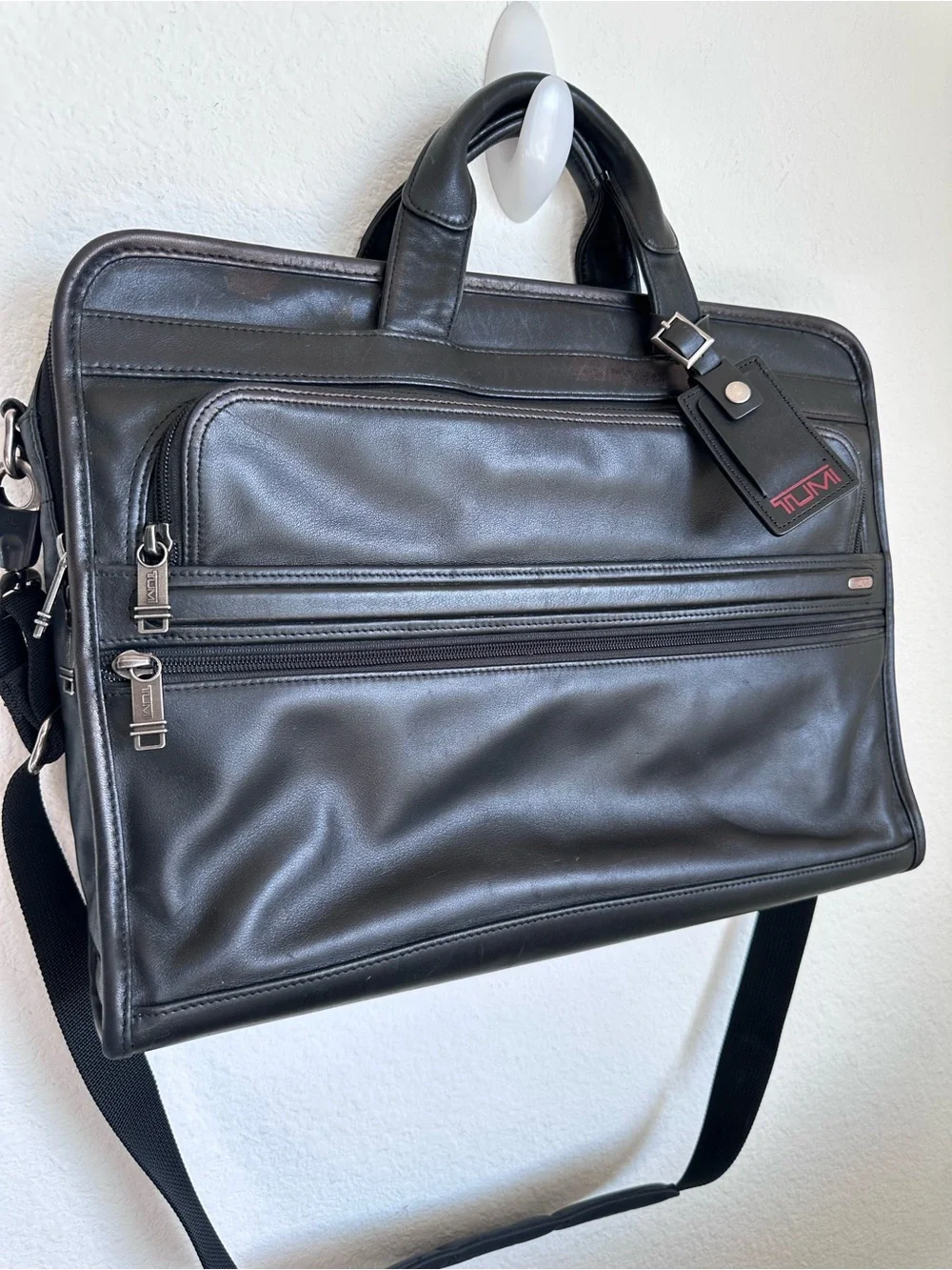 Tumi Alpha Leather Briefcase Travel Bag Black laptop preloved